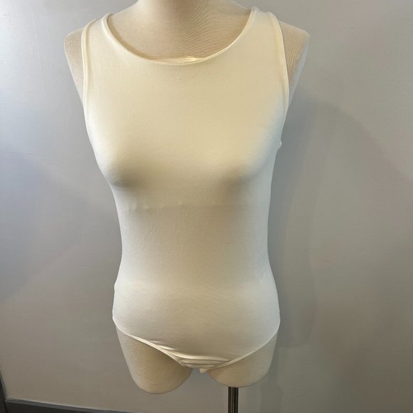 VERO MODA‎ Ivory Sleeveless Bodysuit (M) - Picture 2 of 9